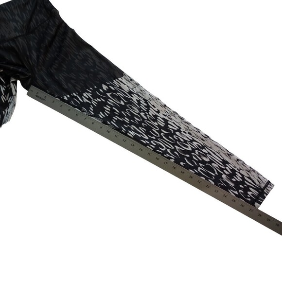 VICTORIA'S SECRET Knockout Leggings Stretch Active Yoga Work-Out Leopard Size XS - Picture 9 of 13